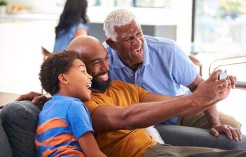 geração de 3 homens para ilustrar o conteúdo sobre ascendente e descendente