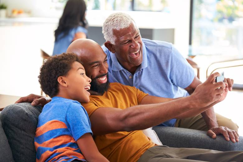 geração de 3 homens para ilustrar o conteúdo sobre ascendente e descendente